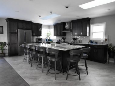 https://www.choicehomeremodeling.com/wp-content/uploads/2021/08/modern-kitchen-color-scheme-380x285.jpg